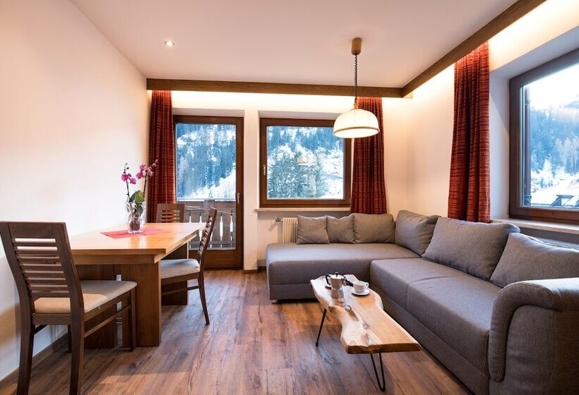 آپارتمان 1 خوابه با بالکن, B&b La Tambra   Central With Restaurant