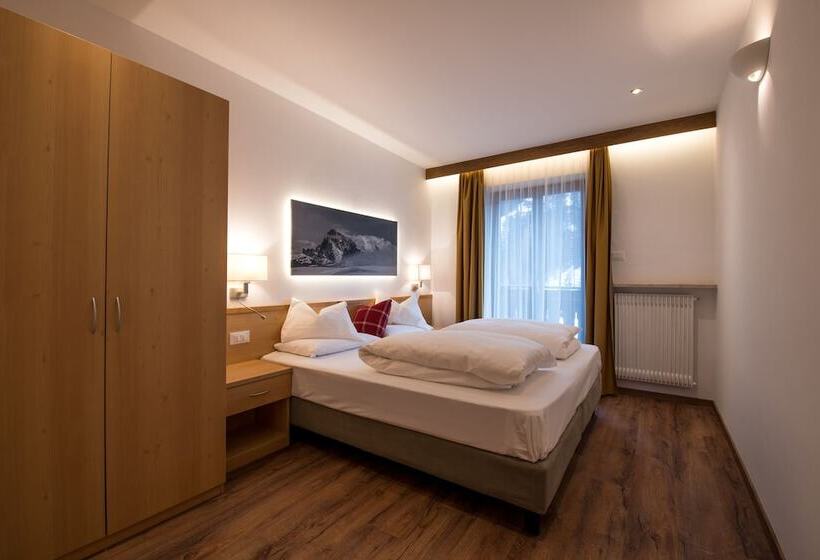 آپارتمان 1 خوابه با بالکن, B&b La Tambra   Central With Restaurant