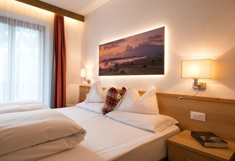آپارتمان 1 خوابه با بالکن, B&b La Tambra   Central With Restaurant
