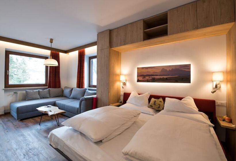 آپارتمان 1 خوابه با بالکن, B&b La Tambra   Central With Restaurant