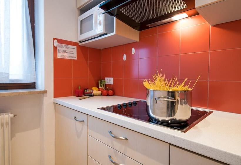 آپارتمان 2 خوابه, B&b La Tambra   Central With Restaurant