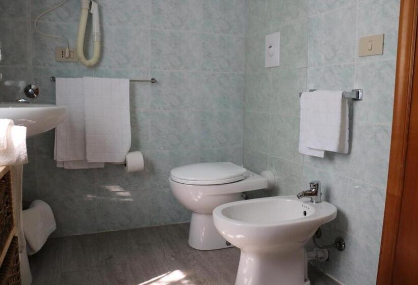 بانگلوی استاندارد, Albergo Biscotti