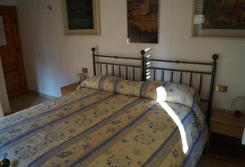 اتاق استاندارد سه نفره, Il Pozzo Della Citerna