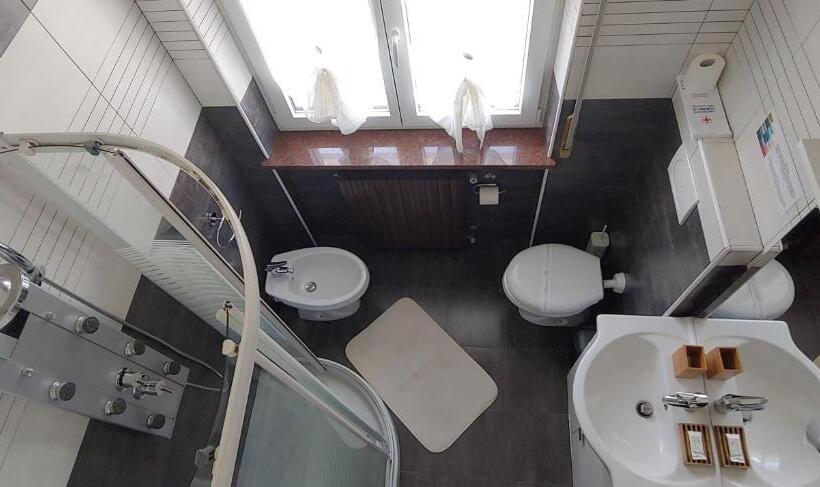 استودیوی لوکس, Affittacamere Valchiavenna Foresteria In Tranquilla Villa Signorile Con Comodo Parcheggio Privato