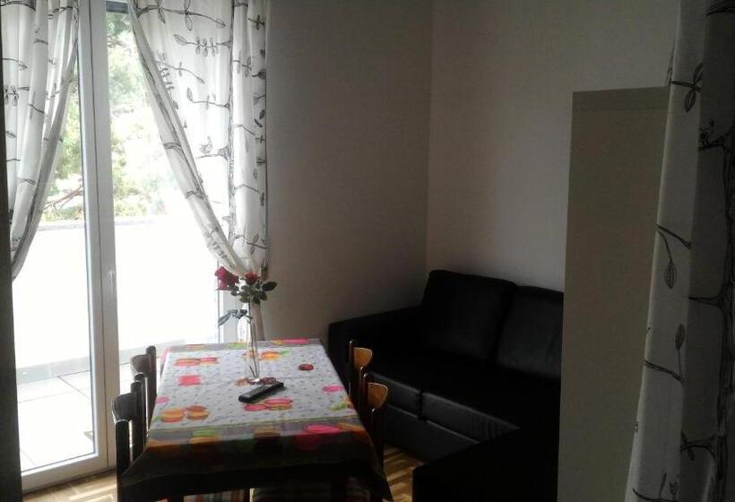 استودیوی پریمیوم, Affittacamere Valchiavenna Foresteria In Tranquilla Villa Signorile Con Comodo Parcheggio Privato