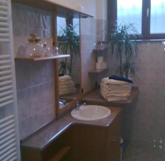 آپارتمان 3 خوابه, Affittacamere Valchiavenna Foresteria In Tranquilla Villa Signorile Con Comodo Parcheggio Privato