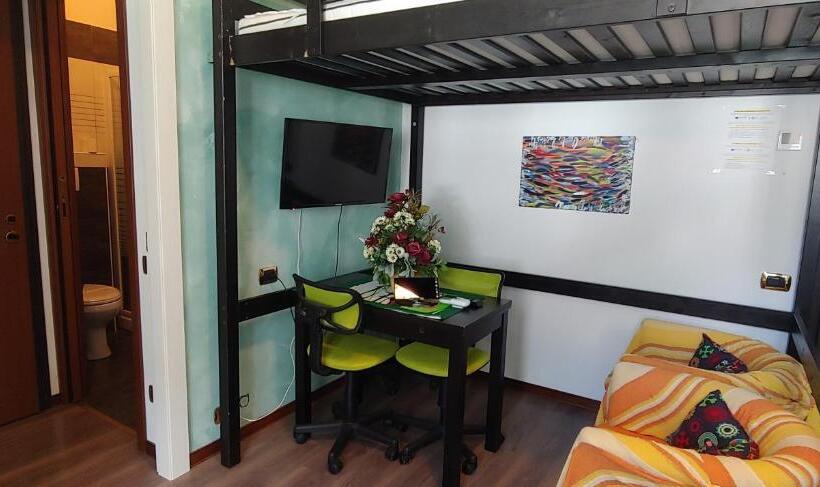 استودیوی لوکس, Affittacamere Valchiavenna Foresteria In Tranquilla Villa Signorile Con Comodo Parcheggio Privato