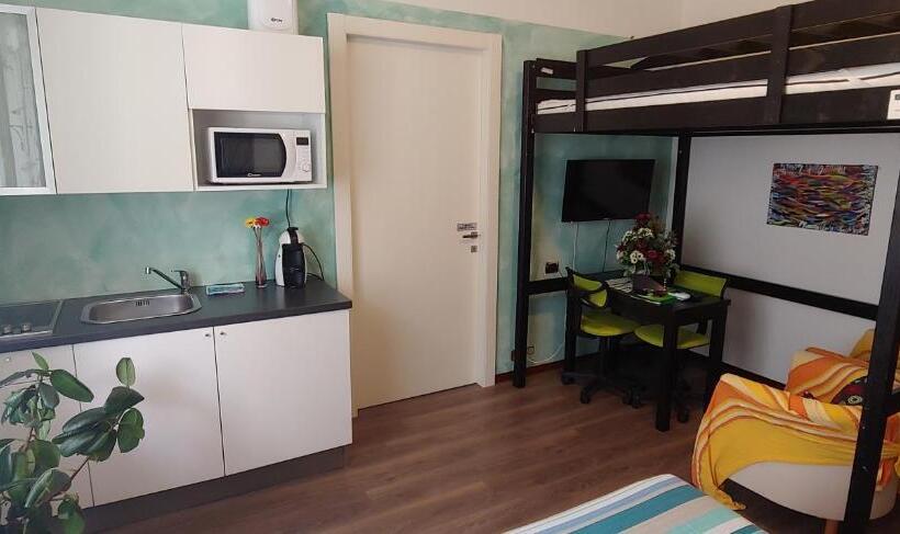 استودیوی لوکس, Affittacamere Valchiavenna Foresteria In Tranquilla Villa Signorile Con Comodo Parcheggio Privato