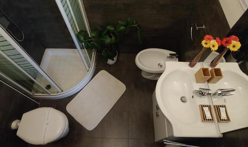 استودیوی لوکس, Affittacamere Valchiavenna Foresteria In Tranquilla Villa Signorile Con Comodo Parcheggio Privato