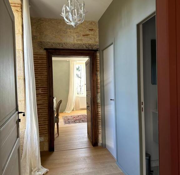 اتاق استاندارد, Les Hauts De Saulies