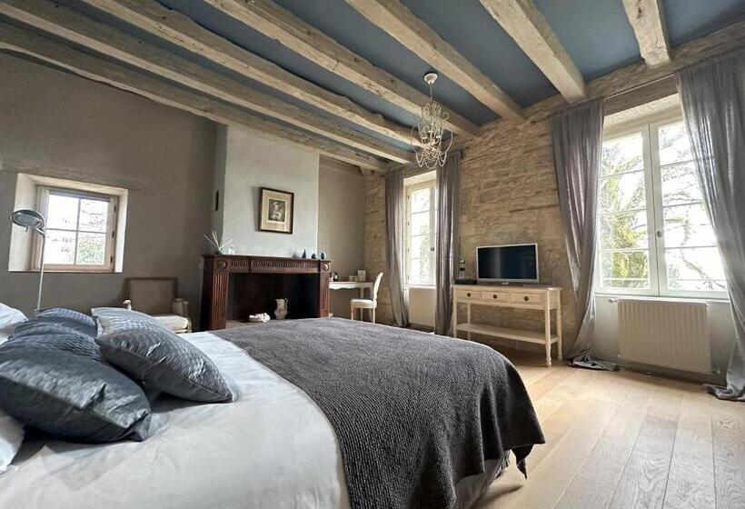 اتاق لوکس, Les Hauts De Saulies