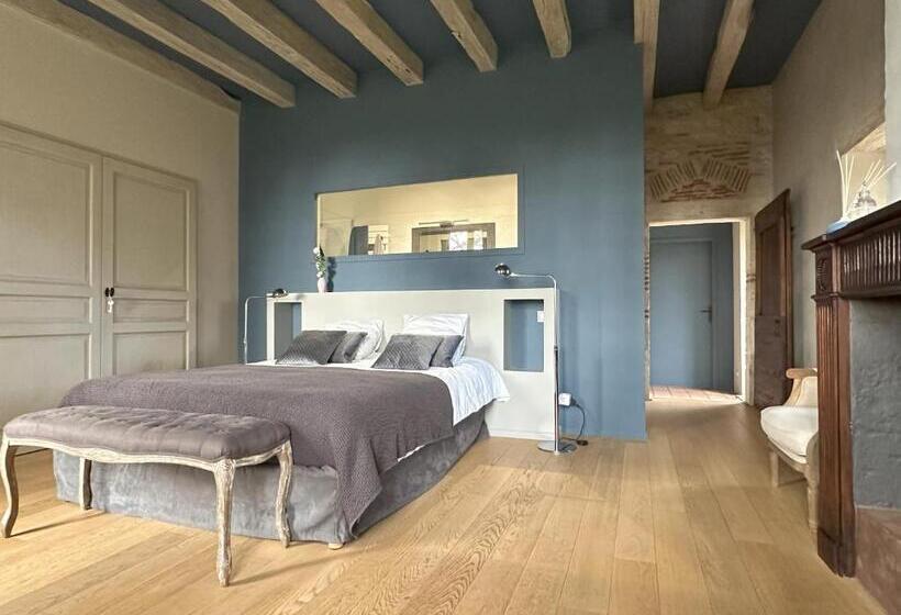 اتاق لوکس, Les Hauts De Saulies
