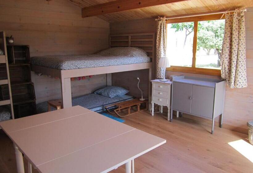 کلبه ییلاقی, La Grange De Campaulise   Camping à La Ferme   Hébergements   Mont Ventoux