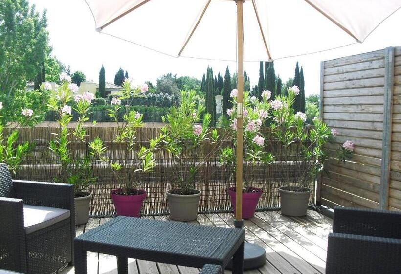 استودیوی استاندارد, Studio à Deux Pas D'aix