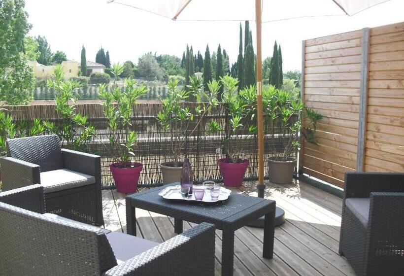 استودیوی استاندارد, Studio à Deux Pas D'aix
