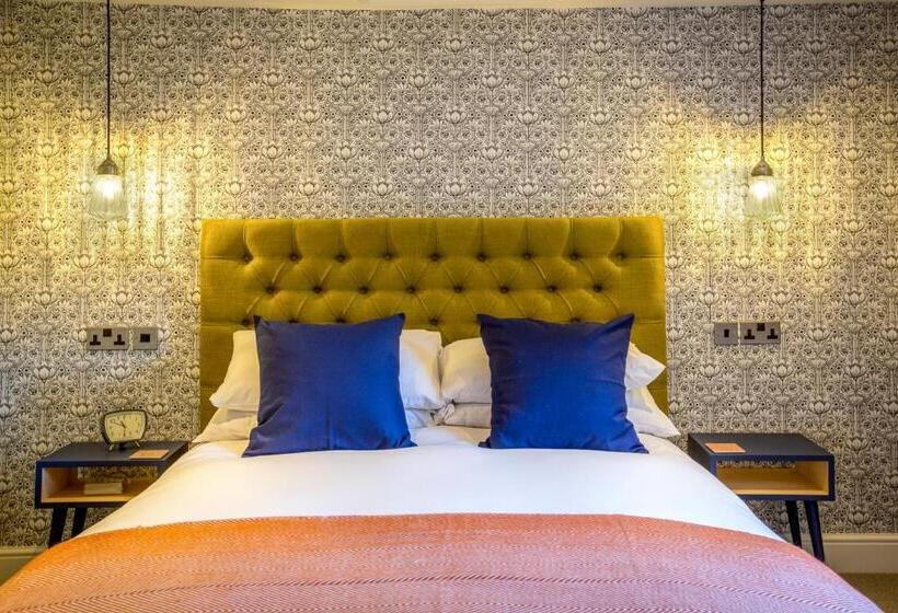اتاق استاندارد با تخت بزرگ, The Chequers Marlow