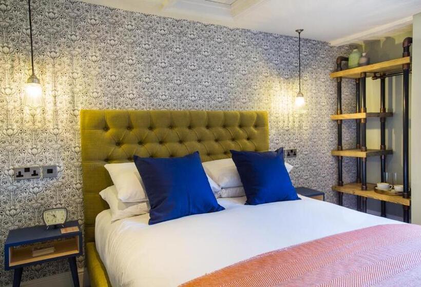 اتاق استاندارد با تخت بزرگ, The Chequers Marlow