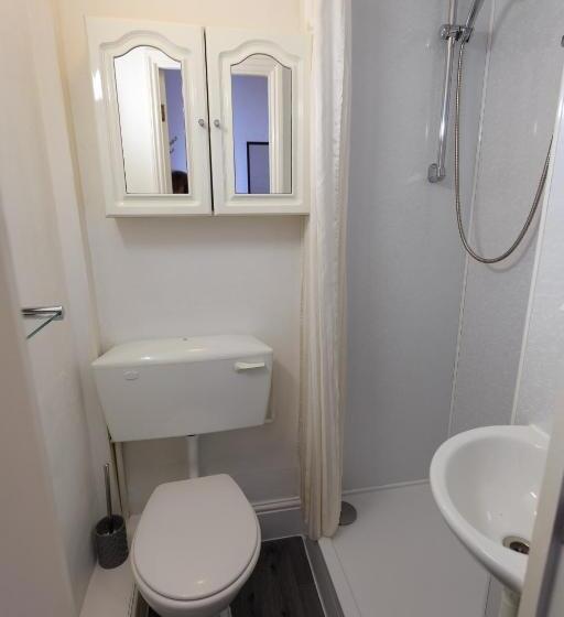 اتاق استاندارد یک نفره, Bridge Guest House