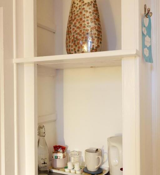 اتاق استاندارد یک نفره, Bridge Guest House