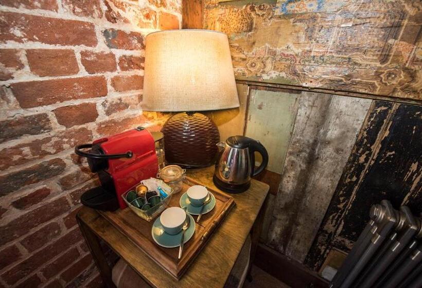 اتاق استاندارد, Alma Inn & Dining Rooms