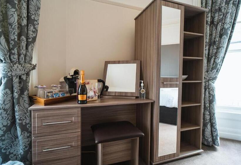 اتاق سوپریور با تخت بزرگ, Johnny Dough's Conwy With Rooms