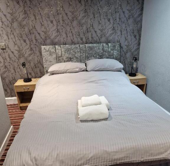 اتاق اکونومی, Shears Inn