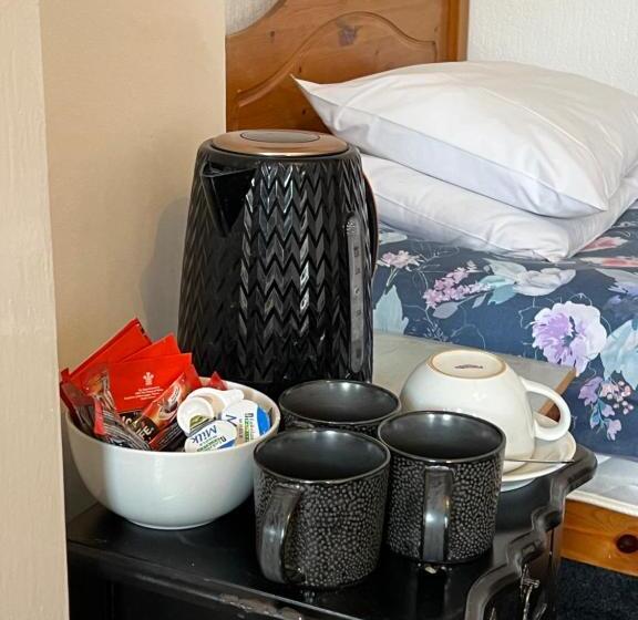 اتاق استاندارد چهار تخته, The Watergate Inn