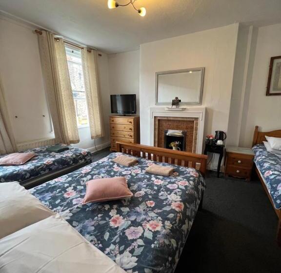 اتاق استاندارد چهار تخته, The Watergate Inn