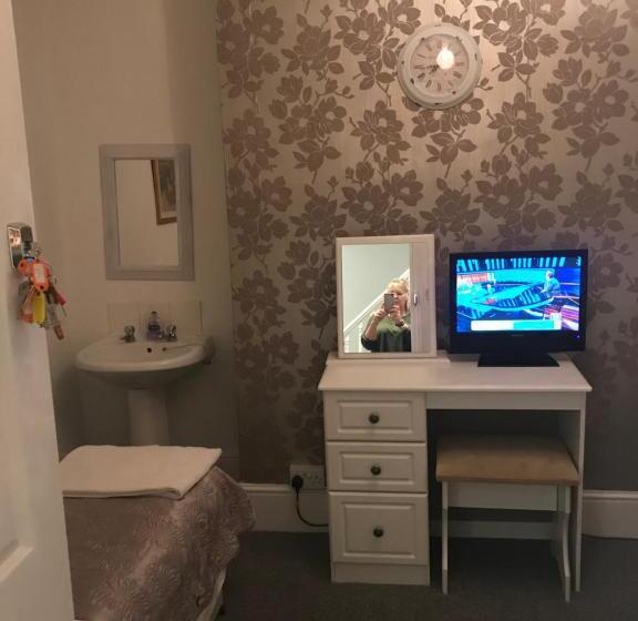اتاق استاندارد با سرویس بهداشتی مشترک, Acacia Villas Guest House