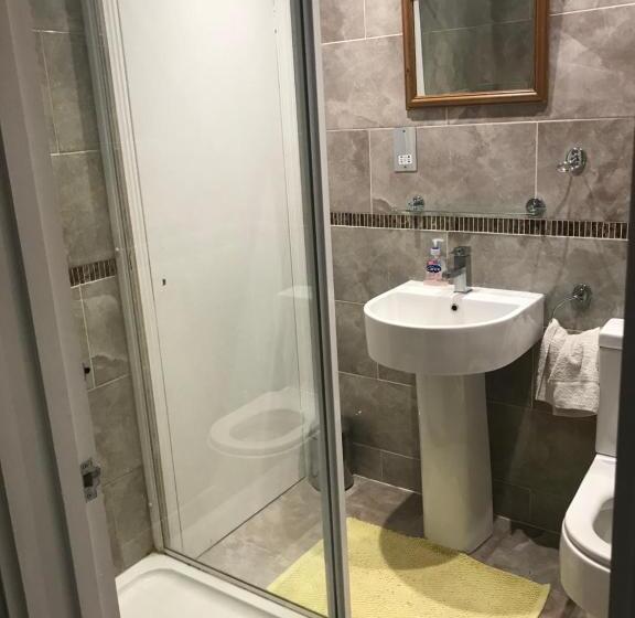 اتاق استاندارد با سرویس بهداشتی مشترک, Acacia Villas Guest House