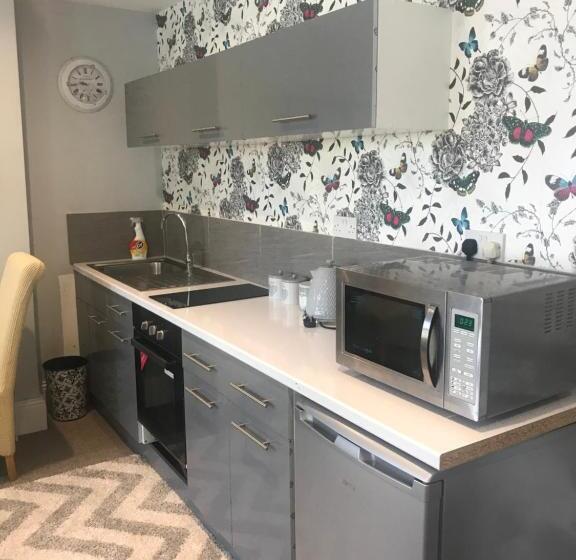 اتاق استاندارد سه تخته با سرویس بهداشتی مشترک, Acacia Villas Guest House