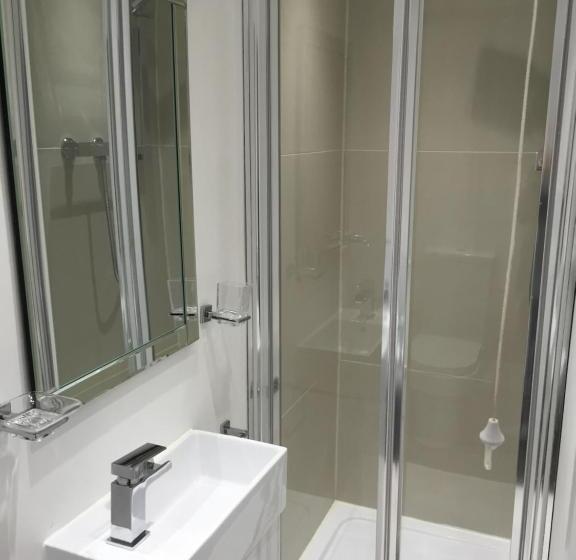 اتاق استاندارد با سرویس بهداشتی مشترک, Acacia Villas Guest House
