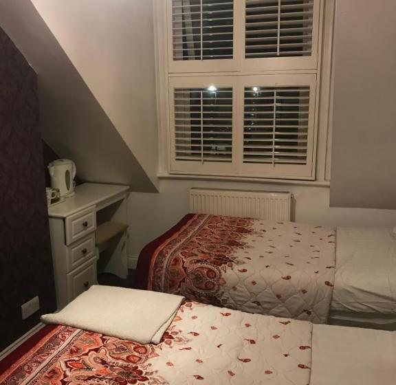 اتاق استاندارد با سرویس بهداشتی مشترک, Acacia Villas Guest House