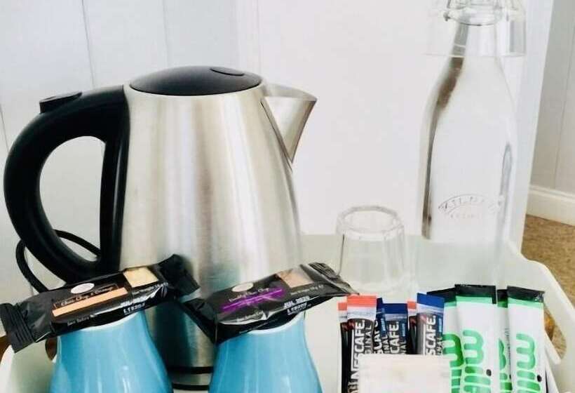 اتاق استاندارد با سرویس بهداشتی مشترک, Arden House