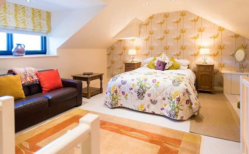 سوییت لوکس, Cold Cotes Harrogate