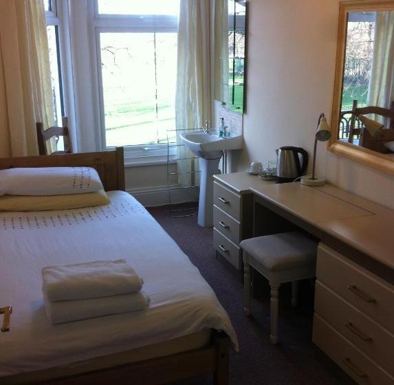 اتاق استاندارد یک نفره, Chadwick Guest House