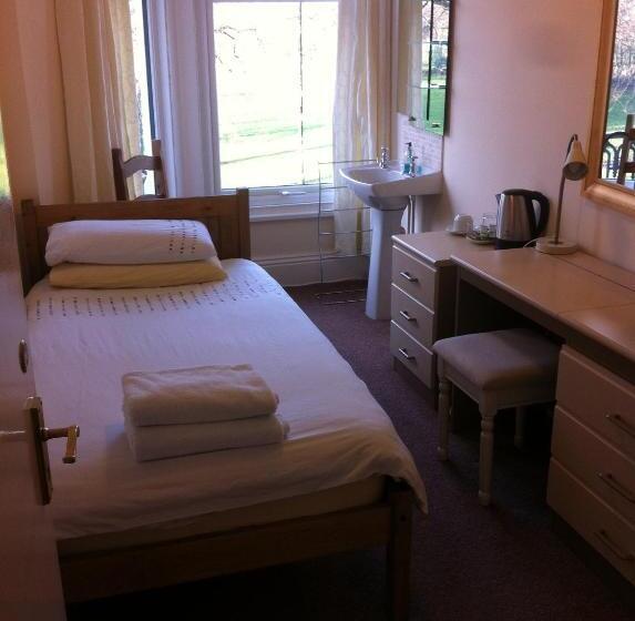 اتاق استاندارد یک نفره, Chadwick Guest House