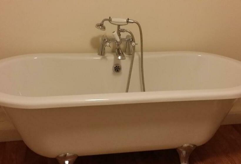 اتاق استاندارد, Roosecote Guest House