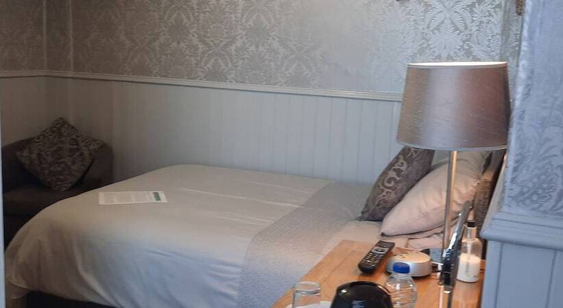 اتاق استاندارد یک نفره, Sunflower Lodge