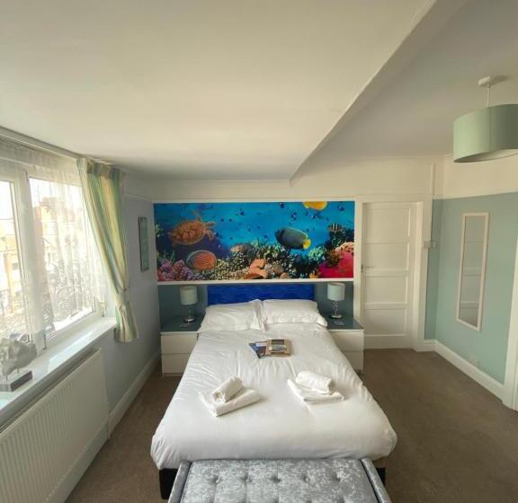 اتاق خانوادگی, The Bayridge Guest House