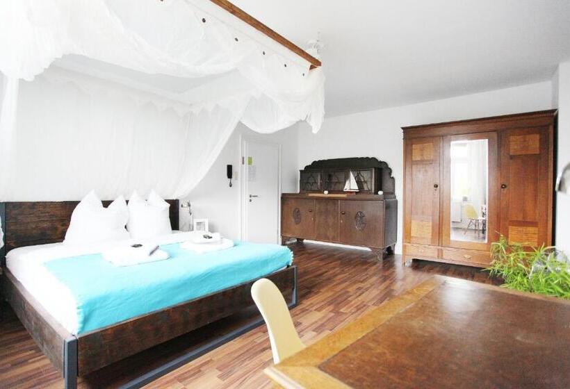 استودیوی استاندارد, Green Residence Boutique Lofts & Villa