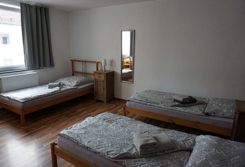 اتاق استاندارد سه نفره, Mitte24
