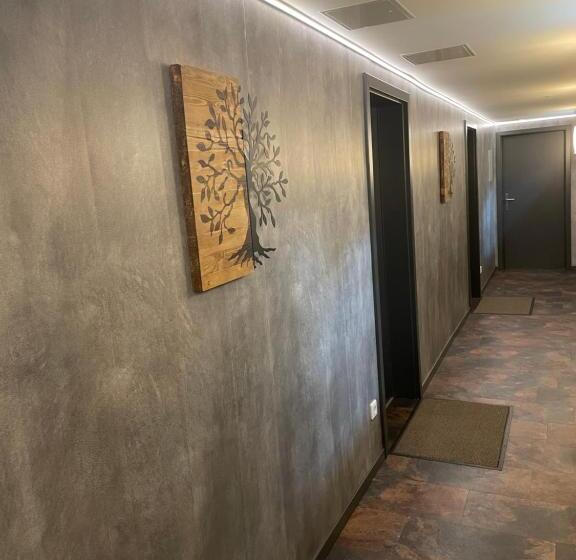 اتاق استاندارد, Restaurant Mirena