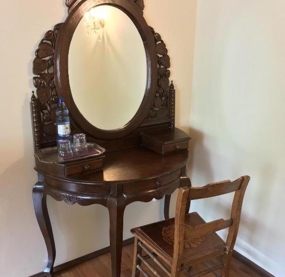 سوییت جونیور, Alte Schreinerei Boutique
