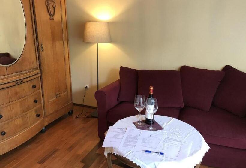 سوییت جونیور, Alte Schreinerei Boutique