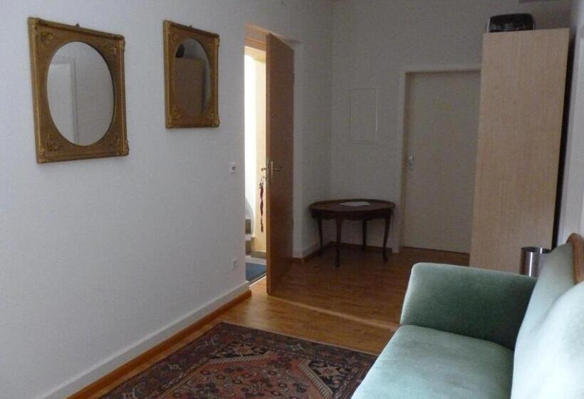 اتاق استاندارد, Altes Vogtshaus