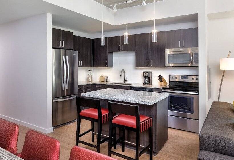 标准工作室, Club Wyndham Austin