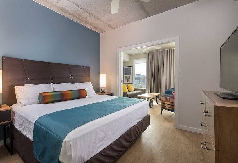 标准工作室, Club Wyndham Austin