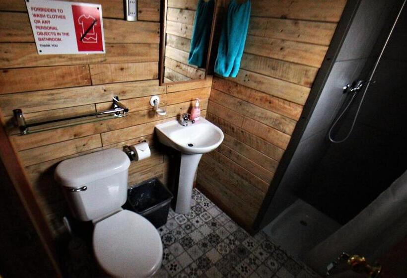 اتاق استاندارد با سرویس بهداشتی مشترک, Corner Hostel Puerto Natales