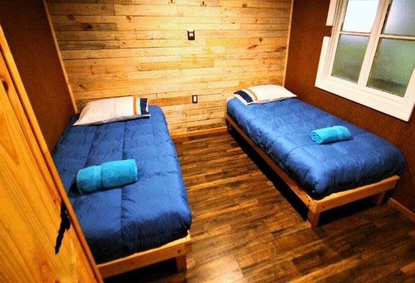 اتاق استاندارد با سرویس بهداشتی مشترک, Corner Hostel Puerto Natales